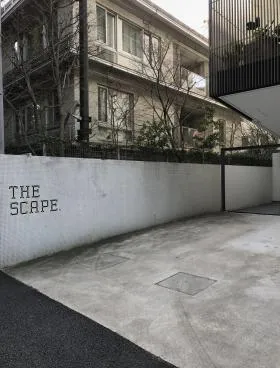 THE SCAPEビルの外観