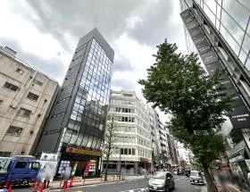 TH西新宿ビルの外観