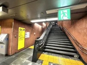D5出入口から地上に出る