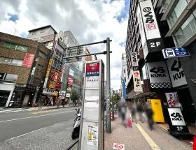 小滝橋通り沿いを直進すれば（大久保駅方面）当ビル着