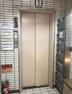 国際岩本ビルの外観