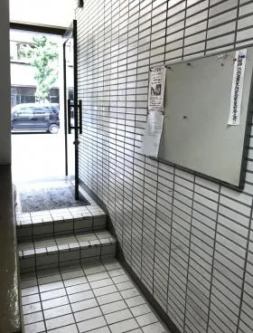 国際岩本ビルの外観