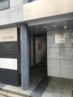 O.Sサンプラザビルの外観