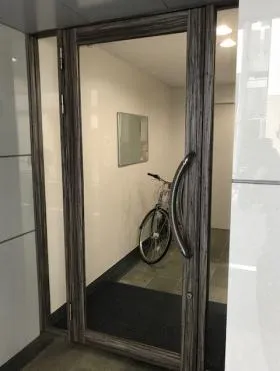 O.Sサンプラザビルの外観