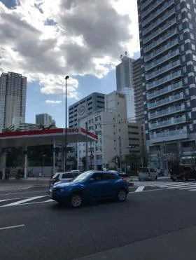 O.Sサンプラザビルの外観