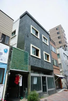 勝田ビルの外観