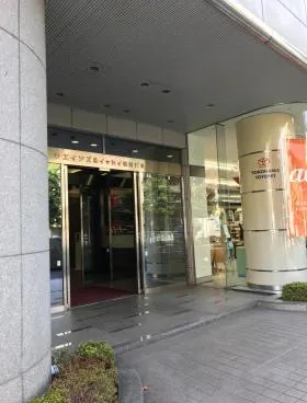 ウエインズ&イッセイ横浜ビルの外観
