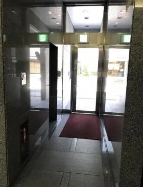ウエインズ&イッセイ横浜ビルの外観