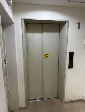 林ビルの外観