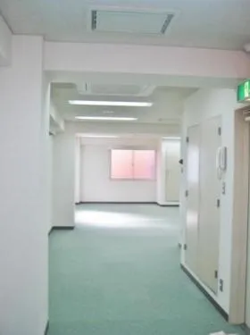 ニットービルの外観