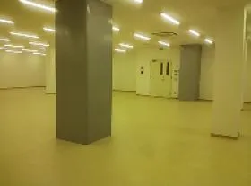 京急平和島高架下事務所ビルの外観