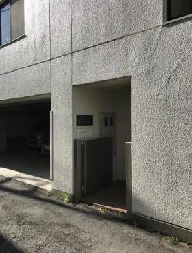 西川ビルの外観