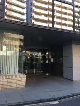 川辺新宿御苑前(旧日本生命新宿御苑前)ビルの外観