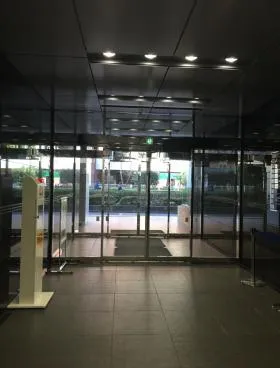 川辺新宿御苑前(旧日本生命新宿御苑前)ビルの外観