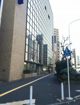 川辺新宿御苑前(旧日本生命新宿御苑前)ビルの外観