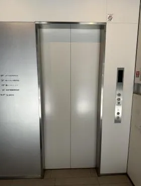 MOTビルの外観