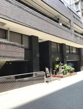 GYビルの外観
