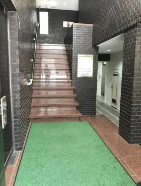 GYビルの外観
