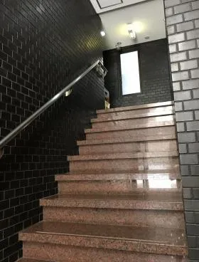 GYビルの外観