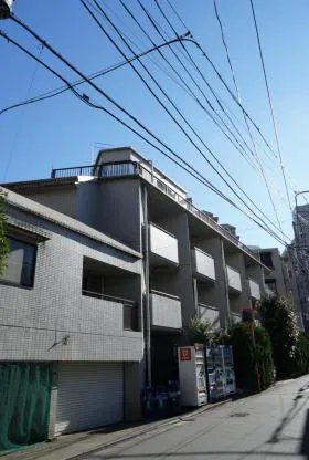 マイスタークエーレ西新宿の外観