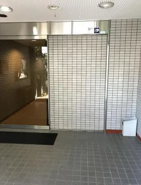 マイスタークエーレ西新宿の外観