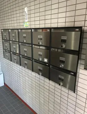 マイスタークエーレ西新宿の外観