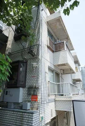 リープ新宿ビルの外観