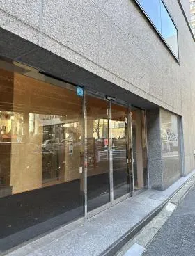 プラスアストルビルの外観