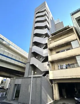 プラスアストルビルの外観