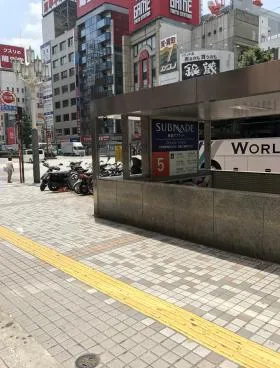 小松ビルの外観