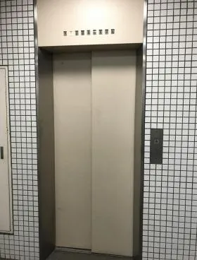 神宮外苑ビルの外観
