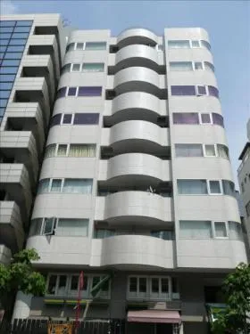 神宮外苑ビルの外観