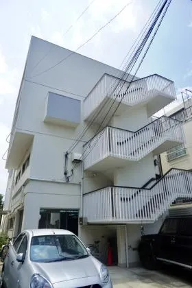 司ビルの外観