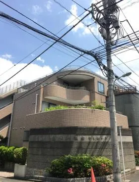 長山記念クリニックビルの外観