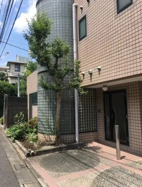 長山記念クリニックビルの外観