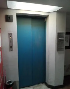 上地ビルの外観
