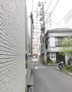 上地ビルの外観