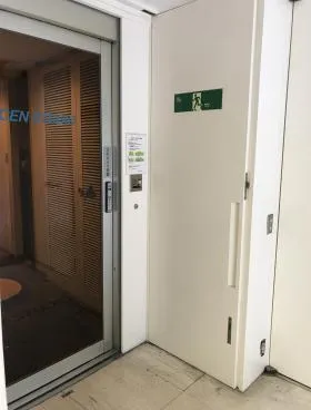 元赤坂知性ビルの外観