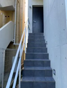ARK HOUSE Rビルの外観