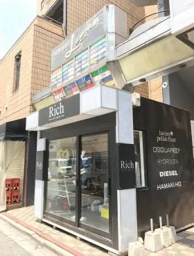 LEE2ビルの外観