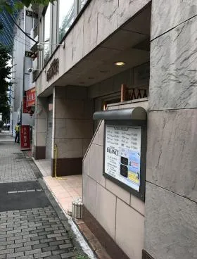 METビルの外観