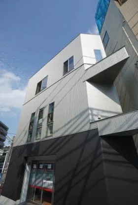 アイランドビルの外観