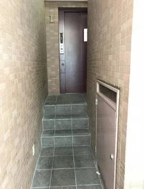 栄華ビルの外観
