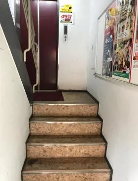 チチブ電機ビルの外観
