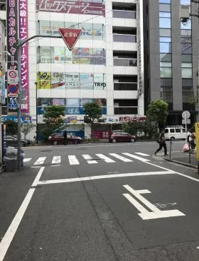 チチブ電機ビルの外観