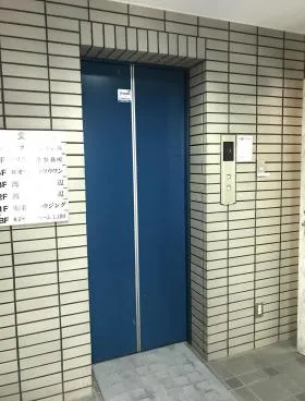 山文ビルの外観