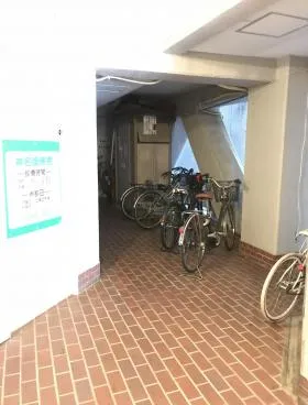 坂上マンションビルの外観