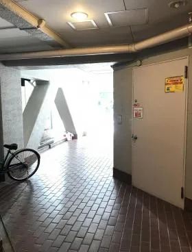 坂上マンションビルの外観