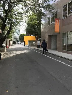 秀和第2北青山レジデンスビルの外観