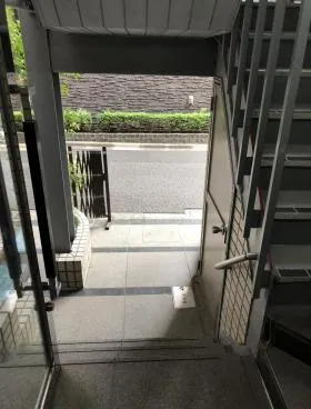 千信ビルの外観